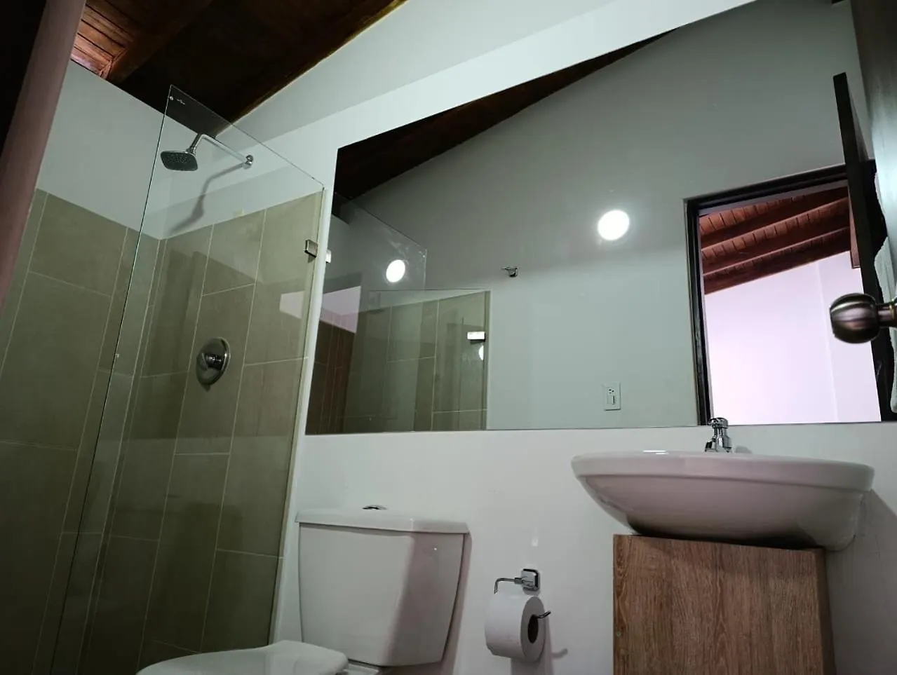 מדיין Cloud9 Hostel